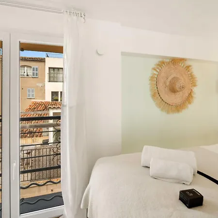 Magnificent - Ac- 2br- *