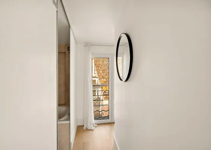 Magnificent - Ac- 2br-